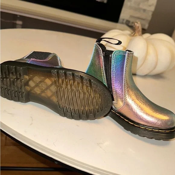 Martens Chelsea Boots Silver Crinkle Dr Martens Martens Shoes Dr